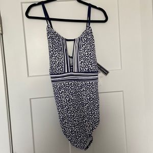 la Blanca tummy control navy and white swimsuit 16w ☀️ 🏖️ NWT